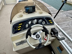02 Bennington 257L Pontoon NLSQ 13 