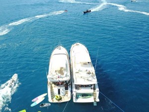 2000 Ferretti Yachts 80 5 