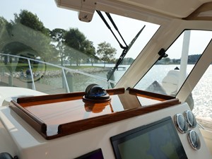 BONHEUR 12 Custom Lower Height Helm 