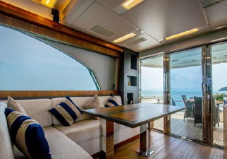 2012 Monte Carlo Yachts 65 MCY 28 29
