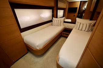 My Way 32 72 PERSHING 2009 GUEST CABIN