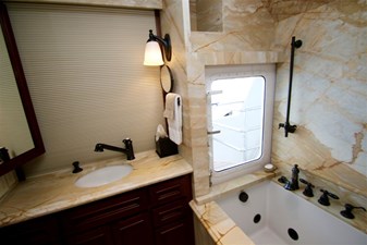 ROSA 11 Master Stateroom Her Head 