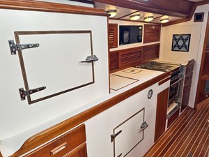 KISMET 36 Galley Outboard 