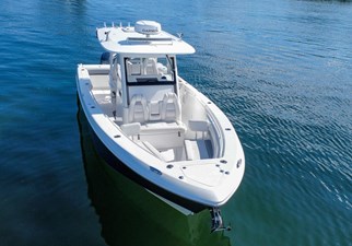 2018 Everglades 335 Center Console 13 