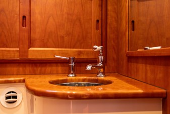 BAREFOOT 71 2014 Hinckley Talaria 48 BAREFOOT