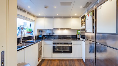 INSPIRATION 89 Benetti-125-IYG-Italian-Yacht-Group-Listing-on-YachtWay-127