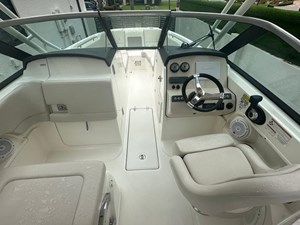 Boston Whaler 230 Vantage 15 WhatsApp Image 2024-12-13 at 09.19.57 (12)