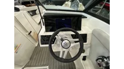 2024 Sea Ray SPX 230 Outboard 13 
