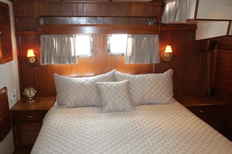 RED OCTOBER 53 Master, facing port. Note large ports.