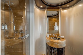 DREAM 26 Owners yoga room bath