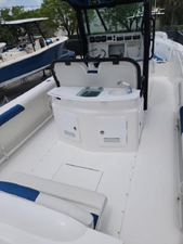 2009 Everglades 290 Center Console 27 28