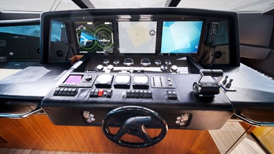 - 31 32_2007 108ft Sunseeker Predator