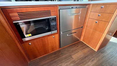 King Fish 3 2018 Riviera 43 Open Bridge kitchen