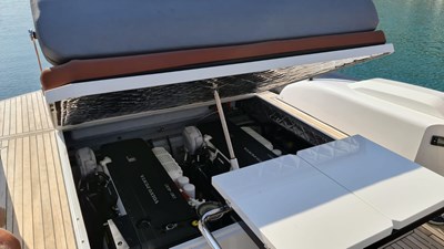 - 22 PIRELLI 42 Speedboat -  008