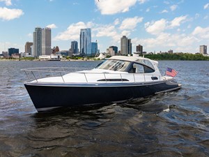 TCB 34 Port bow profile