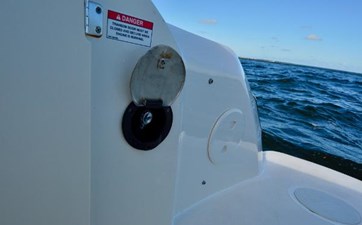 Boston Whaler 230 Vantage 27 27