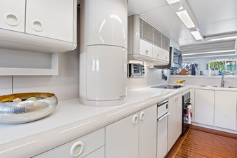 Highline 31 32_1989 102ft Oceanfast Motor Yacht HIGHLINE