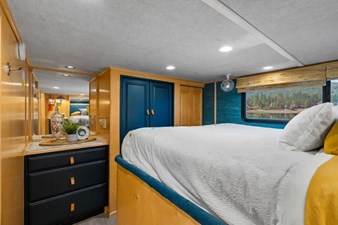 2000 Sumerset House Boat 17 