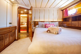 ALDONZA 26 Port Queen Stateroom