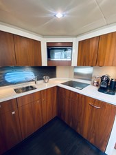 ESSENCE 61 62_2010 60ft Sunseeker Predator ESSENCE