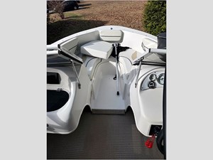 2019 CHAPARRAL 23 H2O SURF 20 