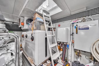 95 Raised Pilothouse 113 95' Azimut-82