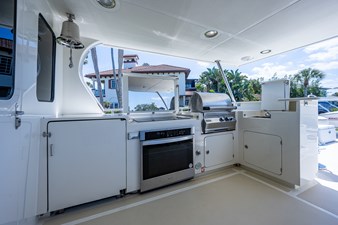 PIVOT 20 97_marlow_pivot_flybridge_aft_deck_8