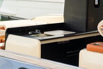 Montenegrina 9 27b4a7e5-ff3f-410d-9072-46c894687b06