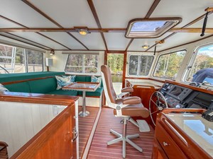 LITTLE LADY 44 Pilothouse
