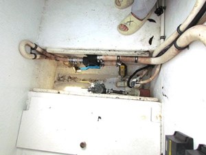 1999 Contender 35 Express Side Console 7 8