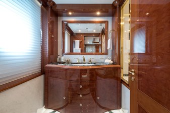 RHINO 7 8. Rhino guest bathroom