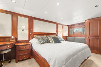 SEAS TO SEE 12 LOWER DECK MASTER STATEROOM