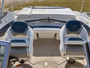 19' Rinker 2012 196 Captiva 11 