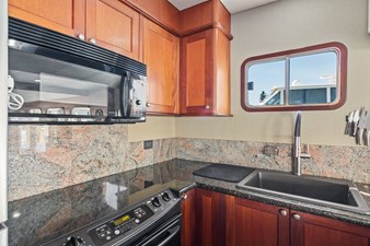 Raven 15 16_2004 57ft Northern Marine 5700 Expedition RAVEN