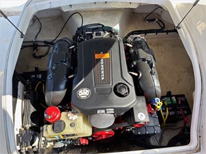 2017 CHAPARRAL SUNESTA SURF 9 