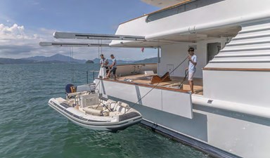 Azul V 7 CRN Tender Garage