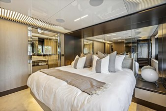 - 63 64_2021 85ft Ferretti Yachts 850