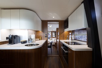 - 27 28_2018 86ft Sunseeker 86 Yacht ALEXA