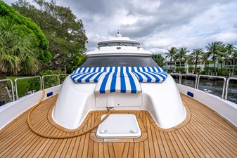 TOP SHELF 26 Foredeck