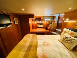 The Motley Crew 67 68_2003 57ft Navigator THE MOTLEY CREW