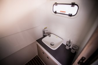 33 OFFSHORE 19 rodman_33_offshore_20