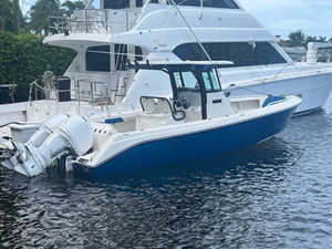 2009 Everglades 290 Center Console 2 3