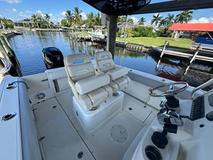 2010 Boston Whaler 220 Outrage 6 