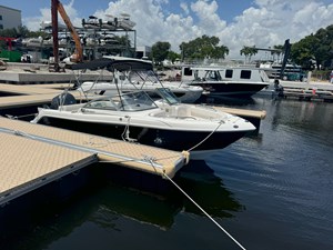 Robalo R277 1 