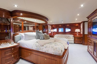 MISS STEPHANIE 14 Main Deck Master Stateroom