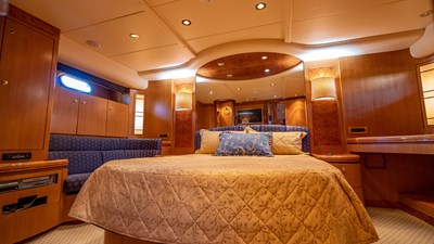 UNBRIDLED 52 DSC00547