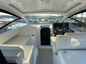 Cruisers Yachts 39 Express Coupe 17 17