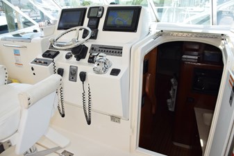 RAHITI 19 Cabin Entry  