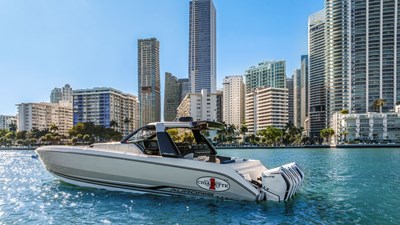 Cigarette 42 Auroris 3 