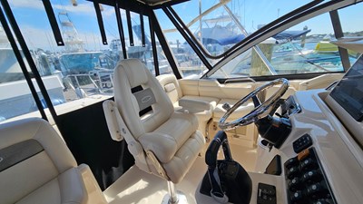 2016 Grady-White Express 330 34 